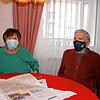 Edith und Klaus Bücheler im Wohnzimmer ihrer Wohnung im Konstanzer Stadtteil Paradies. Sie sind enttäuscht, dass sie als ältere Bürger ...