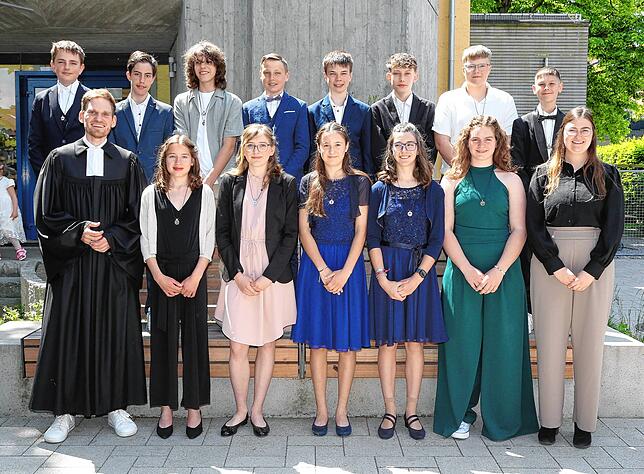 Bild 4: Heiliges Sakrament: Alle Bilder zur Kommunion und Konfirmation in Radolfzell und auf der Höri