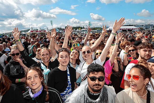 Bild 7: Alle Bilder vom Southside-Auftritt von Sängerin Paula Hartmann