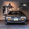 Kunst und Classic Car: ein DeLorean in der aktuellen Ausstellung &bdquo;Californian Abstract&ldquo; des MAC Singen.