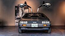 Kunst und Classic Car: ein DeLorean in der aktuellen Ausstellung &bdquo;Californian Abstract&ldquo; des MAC Singen.