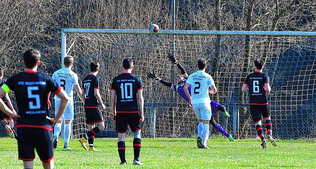 Bild 15: SG FC Wehr/Brennet gelingt wichtiges 1:0 gegen den FC RW Weilheim &ndash; und wir haben Bilder!
