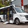 Außenansicht eines für den &bdquo;On-Demand-Verkehr&ldquo; in Tuttlingen vorgesehenen Kleinbusses mit Rollstuhl- oder auch ...