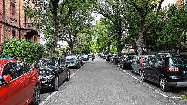 Blick aus Richtung Süden in die Schützenstraße. Hier fallen insgesamt 25 Bewohnerstellplätze weg – die fast in Sichtweite auf dem ...