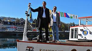 Die Flotte der Schifffahrtsgesellschaft URh bleibt vorerst an der Landestelle. Der Verwaltungsratspräsident Sönke Bandixen (links) und ...