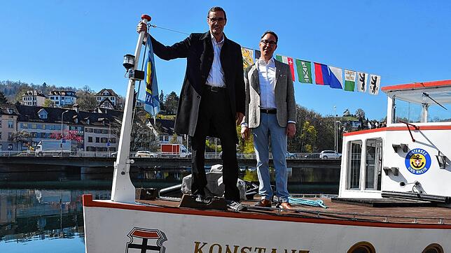 Die Flotte der Schifffahrtsgesellschaft URh bleibt vorerst an der Landestelle. Der Verwaltungsratspräsident Sönke Bandixen (links) und ...