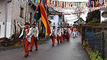 Die traditionelle und einzigartige Zylinderparade wird angeführt vom Elferrat des Narrenvereins Ala-Bock in Dingelsdorf.