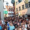 Drangvolle Enge: Beim Gassenfreitag ist die Niederburg voller Menschen. Dennoch kann immer am ersten Freitag im Monat, wie hier Anfang ...