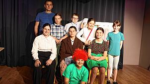 Gabriel Straub (links) und seine Sams-Kinder, von links: Lotte Garamella, Marta Olfert, Andreas Schindler, Mia Carullo, Hanna Straub, ...