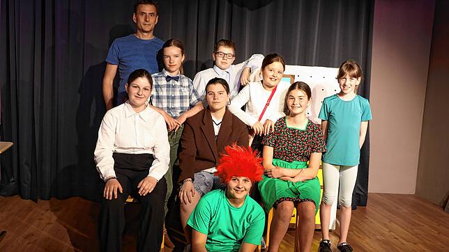Gabriel Straub (links) und seine Sams-Kinder, von links: Lotte Garamella, Marta Olfert, Andreas Schindler, Mia Carullo, Hanna Straub, ...