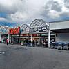 Für die Beschäftigten des Real-Markts in Singen steht wieder einmal ein Betreiberwechsel an.