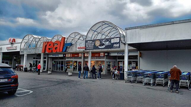 Für die Beschäftigten des Real-Markts in Singen steht wieder einmal ein Betreiberwechsel an.