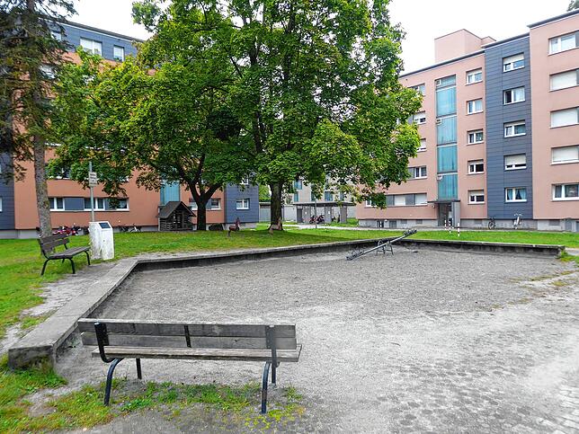 Der Quartier Pfeiferhölzle hat keinen guten Ruf. Früher nannte man es das Tal der fliegenden und langen Messer. Das ist nun schon lange ...