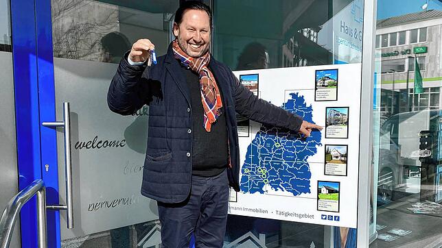 Daniel Giusa hat viel Erfahrung mit Immobilien, ist sei 1993 in der Branche tätig. 2009 übernahm er als Inhaber die Firma Reichmann ...