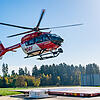 Der Rettungshubschrauber bringt den Verletzten ins Klinikum (Symbolfoto).