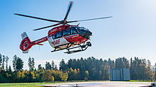 Der Rettungshubschrauber bringt den Verletzten ins Klinikum (Symbolfoto).
