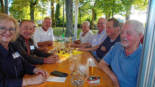 Vertreter der Rheinfelder Gewerbevereine beim „Endspurthock“ an einem Tisch mit der Politik, darunter die CDU-Landtagsabgeordnete Sabine ...