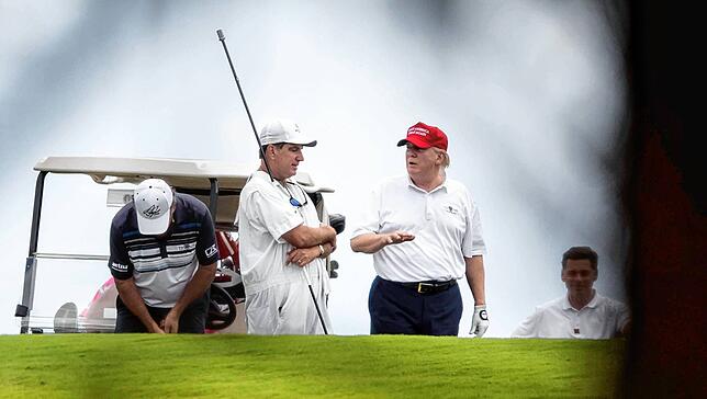 Donald Trump auf dem Trump International Golf Club in West Palm Beach. Der US-Präsident ignoriert in seiner Politik den Klimawandel, ...