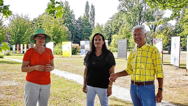Drei von 21 beteiligten Künstlern: Nora Löbe, Petra A. Ehinger und Joachim Böhm (von links) ergänzen sich in ihren zum Teil sehr ...