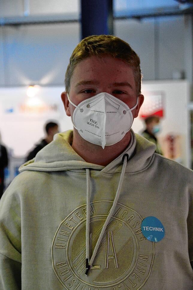 Nikolas Spitzner aus Überlingen ist in der 9. Klasse und sucht auf der Messe nach einem Ausbildungsplatz für die Zeit nach der Schule.