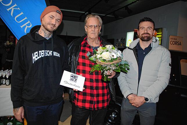 Bild 3: So sehen die Gewinner und Sponsoren des 24. Waldshut-Tiengener Weihnachtsgewinnspiels aus