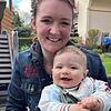 Miriam Uhrig aus Villingen und ihr Sohn Collin. Die Familie ist froh: Für den Herbst haben sie die Zusage für ihre Wunsch-Kita erhalten.
