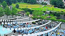 Der Schonacher Kurpark erstrahlt am Samstag, 20. Juli, bei der „Weißen Nacht am See“ in einem besonderen Lichtermeer, versprechen die ...