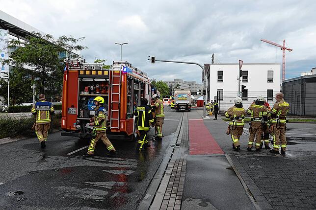 Großeinsatz in den Morgenstunden des Dienstags: Die Feuerwehr war mit 15 Fahrzeugen und 60 Einsatzkräften vor Ort.