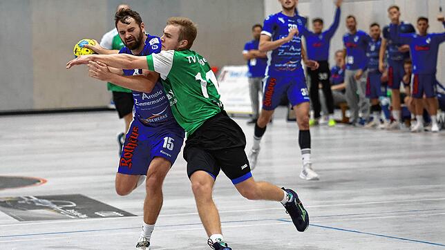 Auch in der Oberliga wird es packende Hegau-Derbys zwischen dem TuS Steißlingen (links Niklas Ruß) und dem TV Ehingen (rechts Marius ...