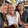 Matthias Reim (Mitte) mit Ehefrau Christin Stark und Sohn Julian Reim bei Proben in Berlin für das Konzert in der Wuhlheide.