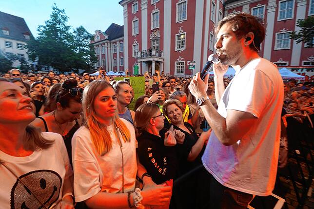 Bild 9: Bilder vom Max-Giesinger-Konzert in Meersburg (1)