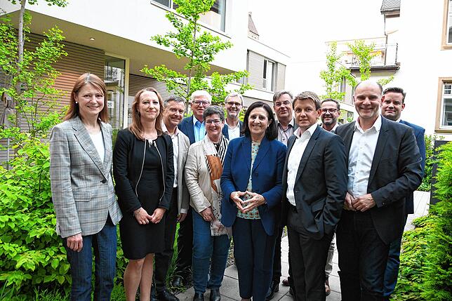 Vorstand und Beirat des Singener Krankenhausfördervereins (von links): Anita Stadelhofer, Frauke Soukop, Frank Hinder, Heinz ...