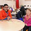 Kinderrätin Stella Wegeng möchte im nächsten Schuljahr auf jeden Fall weitermachen. Links sitzt Schulsozialarbeiter Mario Maué.
