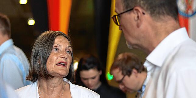 Bärbel Schäfer, Präsidentin des Regierungspräsidiums Freiburg, bei der Eröffnung des Tunnels Waldsiedlung im Gespräch mit dem Konstanzer ...