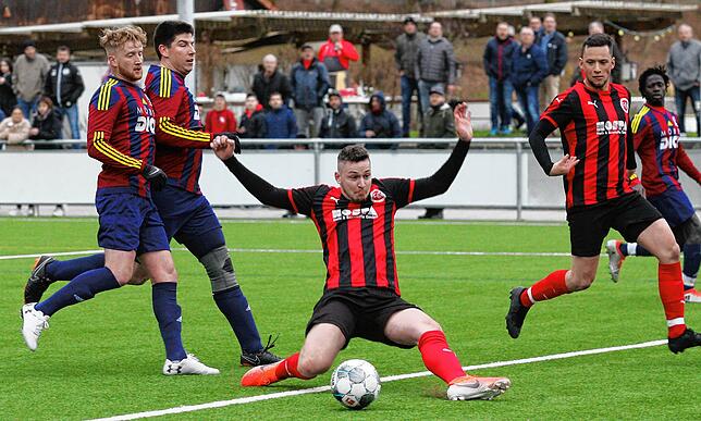 Bild 11: FC 08 Bad Säckingen ist enttäuscht nach dem 2:2 gegen den SC Lauchringen &ndash; wir haben die Bilder!