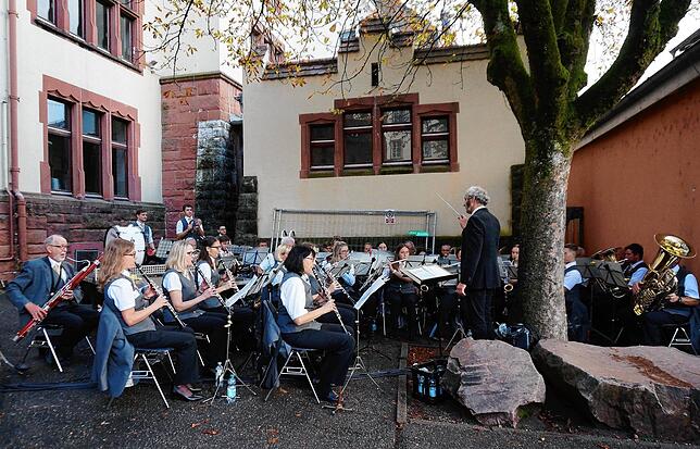 Die Stadtmusik Waldshut unter der Leitung von Frank Amrein hat beim Bürgertheater mehrere Aufritte.