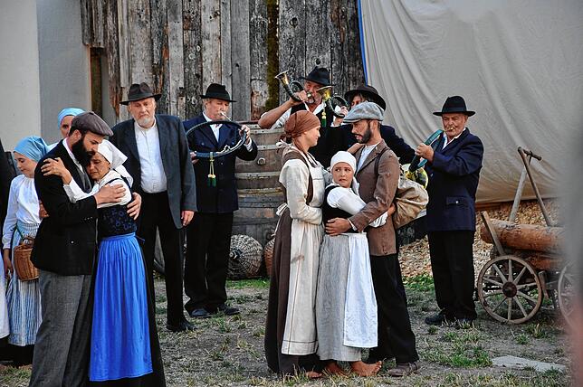 Dorus (Lukas Böhler) nimmt Abschied von Marei (Corinna Vogt) Joseph (Michael Beck) von Schwester Liberatha (Anna Fechtig) und der ...