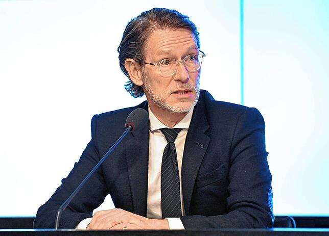 Florian Stegmann, Staatsminister und Chef der Staatskanzlei in Baden-Württemberg, spricht im Landtag bei einer Landespressekonferenz. ...