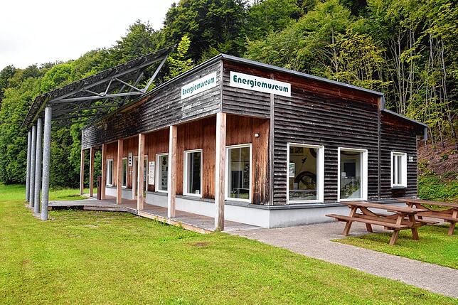 Eingebettet in eine wunderschöne Landschaft liegt das Energiemuseum Rickenbach bei Hottingen.
