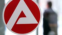 Kann man von der Agentur für Arbeit einen Vorschuss beim Arbeitslosengeld bekommen?