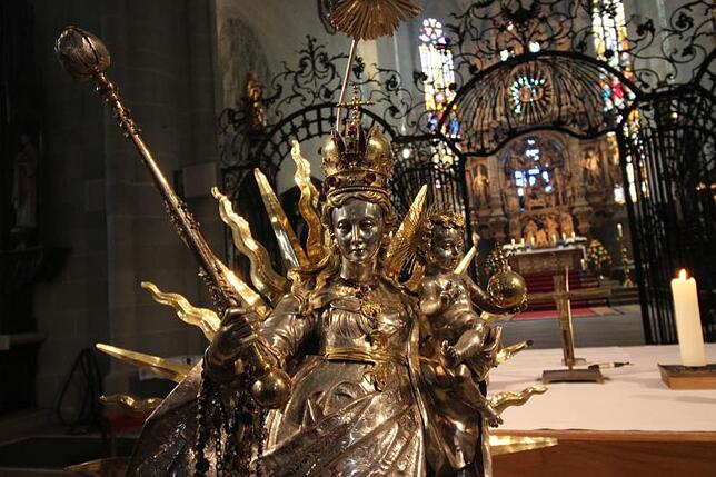 Die zweimal jährlich stattfindende Schwedenprozession geht auf ein Gelübde der Stadt aus dem 30-jährigen Krieg zurück. Der theologischen ...