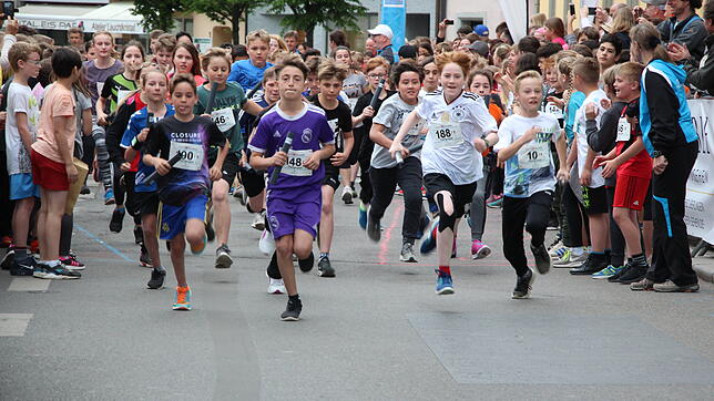 Der Lake Estates Halbmarathon findet am 17. und 18. Mai statt. Beim Bambini- und Schülerstaffellauf werden wieder viele ...