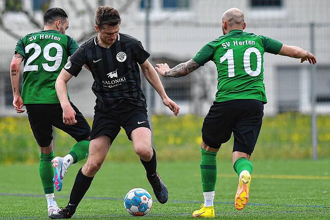 Bild 2: SV Herten trennt sich vom FC Hochrhein mit 3:3 &ndash; und wir haben Bilder!