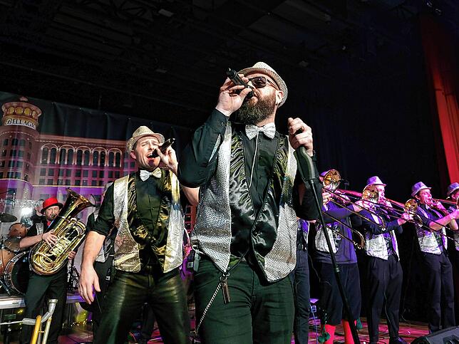 Bild 5: Viva Las Vegas &ndash; Bilder vom Holzhauerball im Milchwerk (1)