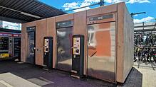 Die Sanitäranlage neben dem Bahnhofsgebäude in Singen ist laut Nutzern ständig schmutzig und defekt.