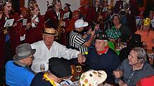Die Zunftkapelle spielt auf und Markdorf singt und schunkelt mit beim ersten närrischen Liederabend in der &bdquo;Krone&ldquo;. Bild: ...