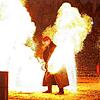 Da fliegen die Funken – und begeistern auch das Publikum. Spektakulär ist die Feuershow zum Finale des Showabends.