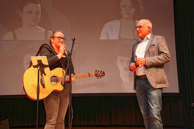 Mit Leidenschaft: Christina Scholz war vor fünf Jahren bei den ersten Stadtgeschichten mit dabei. Sie erzählte Moderator Kai Oldenburg, ...