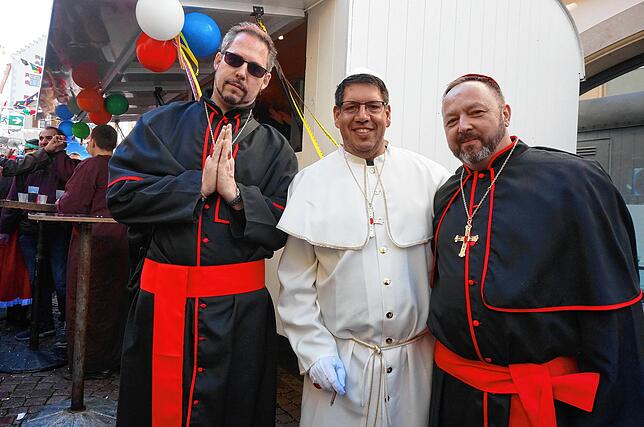 Die Narren haben auch geistlichen Beistand von Papst und Kardinälen erhalten.
