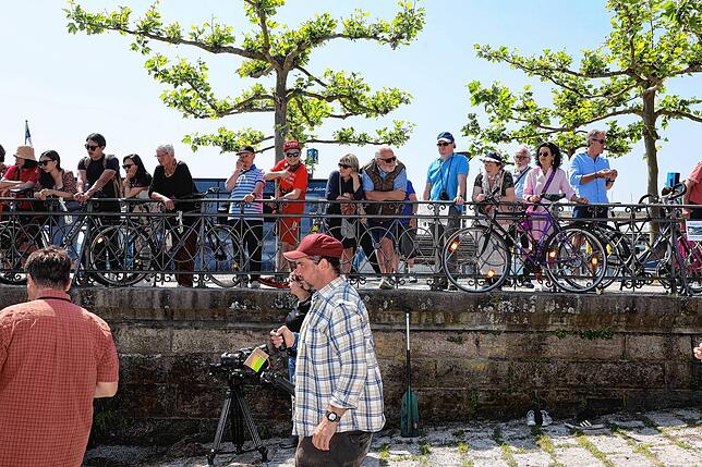 Bild 15: Das gab&lsquo;s noch nie! In Konstanz treten Teams aus mehreren Nationen im Einbaum-Rennen an (Teil 1)